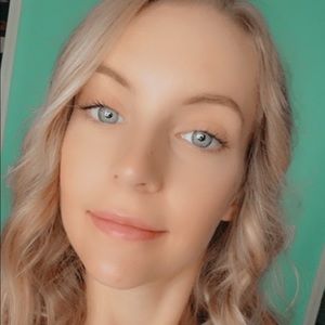 Meet your Posher, Katelyn